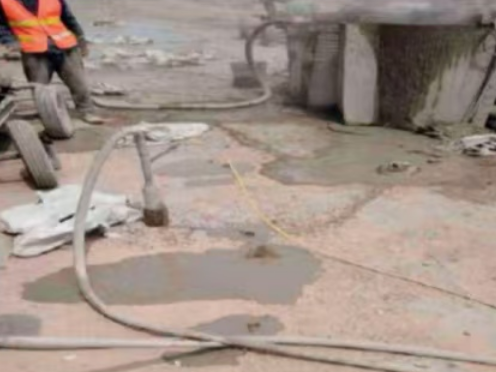 六合水泥混凝土路面板底注浆技术 路面脱空注浆整治方案