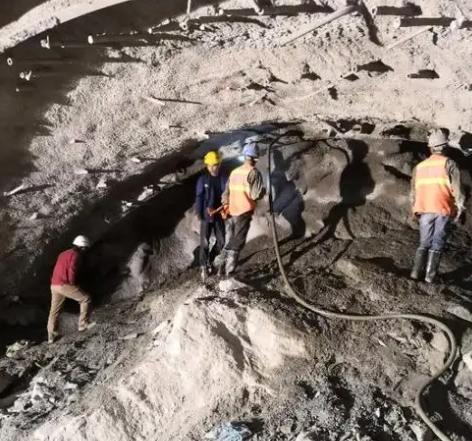 六合隧道拱顶带模注浆料，微膨胀注浆料的特点及施工工艺